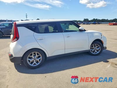 Trzecie zdjęcie samochodu z tyłu: 2021 KIA SOUL S VIN:KNDJ23AU6M7739811 - miniatura