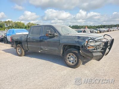 Czwarte zdjęcie samochodu z boku: 2018 CHEVROLET SILVERADO K1500 VIN:3GCUKNECXJG402701 - miniatura