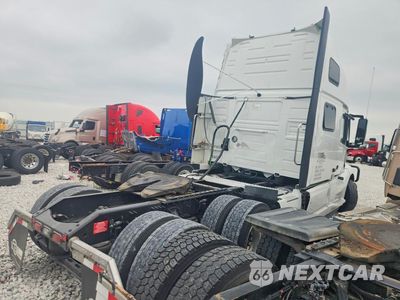 Trzecie zdjęcie samochodu z tyłu: 2025 VOLVO VNL SEMI TRUCK VIN:4V4NC9EH4SN690250 - miniatura