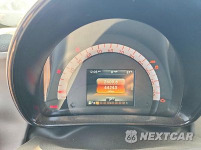 Zdjęcie 9 z 12 samochodu: 2016 SMART FORTWO VIN:WMEFJ5DA9GK070717 - miniatura