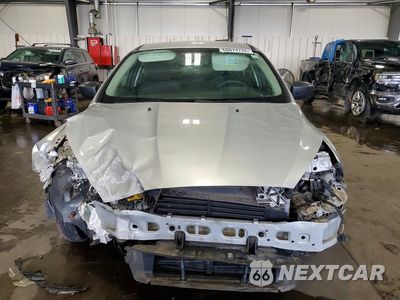 Piąte zdjęcie samochodu w środku: 2016 FORD FOCUS S VIN:1FADP3E24GL386266 - miniatura