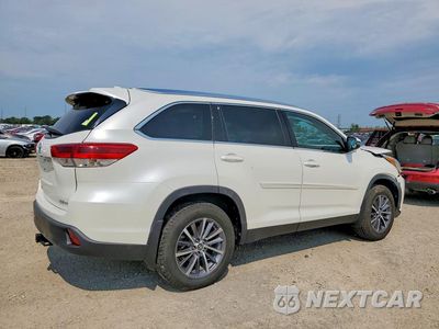 Trzecie zdjęcie samochodu z tyłu: 2019 TOYOTA HIGHLANDER HYBRID LE AWD VIN:5TDJZRFH1KS596991 - miniatura