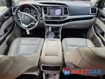 Zdjęcie 8 z 13 samochodu: 2016 TOYOTA HIGHLANDER XLE VIN:5TDJKRFH5GS285673 - miniatura
