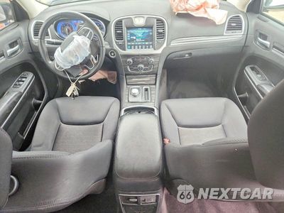 Zdjęcie 8 z 12 samochodu: 2018 CHRYSLER 300 TOURING VIN:2C3CCAAG0JH340997 - miniatura