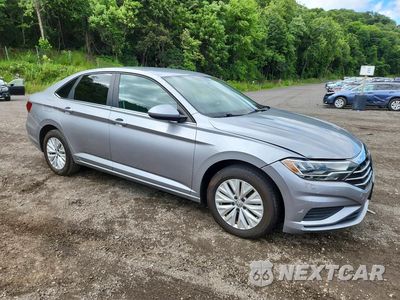 Czwarte zdjęcie samochodu z boku: 2019 VOLKSWAGEN JETTA S VIN:3VWN57BU2KM252409 - miniatura