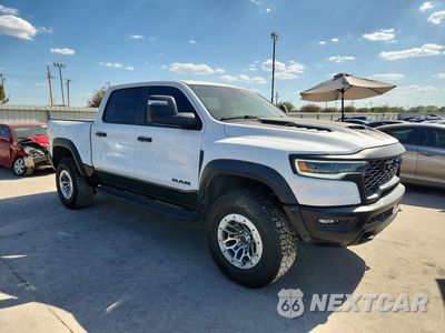 Czwarte zdjęcie samochodu z boku: 2025 RAM 1500 RHO VIN:1C6SRFUP8SN573928 - miniatura