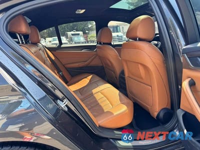 Zdjęcie 8 z 13 samochodu: 2017 BMW 530 XI VIN:WBAJA7C3XHG905605 - miniatura