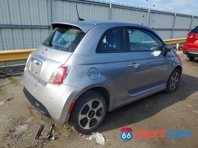 Trzecie zdjęcie samochodu z tyłu: 2017 FIAT 500 ELECTRIC VIN:3C3CFFGEXHT699110 - miniatura