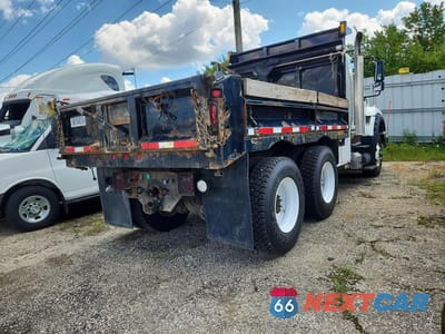 Trzecie zdjęcie samochodu z tyłu: 2014 INTERNATIONAL 7600 DUMP TRUCK VIN:1HTGSSJT9EH025391 - miniatura