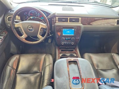 Zdjęcie 8 z 13 samochodu: 2011 GMC YUKON DENALI VIN:1GKS2EEFXBR247087 - miniatura