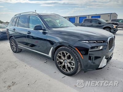 Czwarte zdjęcie samochodu z boku: 2023 BMW X7 XDRIVE40I VIN:5UX23EM05P9R50379 - miniatura