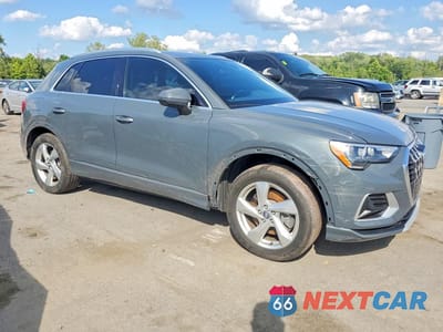 Czwarte zdjęcie samochodu z boku: 2020 AUDI Q3 PREMIUM VIN:WA1AECF38L1074106 - miniatura