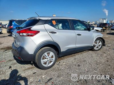 Trzecie zdjęcie samochodu z tyłu: 2020 NISSAN KICKS S VIN:3N1CP5BV5LL556099 - miniatura