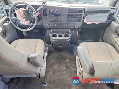 Zdjęcie 8 z 13 samochodu: 2018 CHEVROLET EXPRESS G3500 LT VIN:1GAZGPFG8J1261963 - miniatura