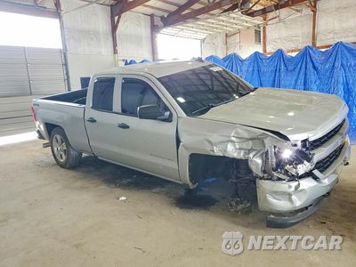 Czwarte zdjęcie samochodu z boku: 2018 CHEVROLET SILVERADO K1500 CUSTOM VIN:1GCVKPEC0JZ360457 - miniatura