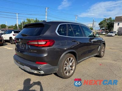 Czwarte zdjęcie samochodu z boku: 2019 BMW X5 XDRIVE40I VIN:5UXCR6C52KLL26024 - miniatura