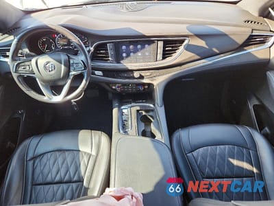 Zdjęcie 8 z 13 samochodu: 2023 BUICK ENCLAVE AVENIR VIN:5GAEVCKW9PJ203176 - miniatura