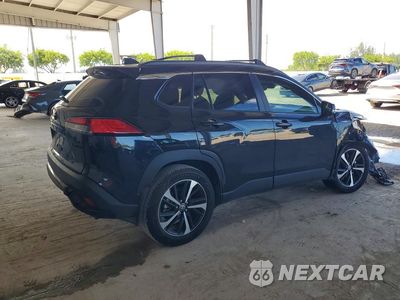 Trzecie zdjęcie samochodu z tyłu: 2025 TOYOTA COROLLA CROSS HYBRID XSE VIN:7MUFBABG1SV084260 - miniatura