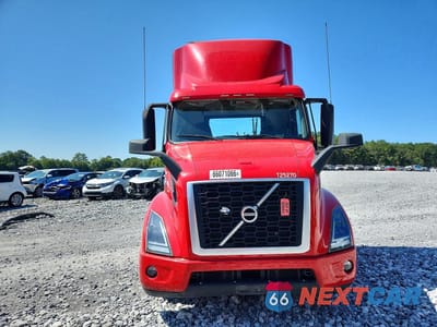Piąte zdjęcie samochodu w środku: 2023 VOLVO VNR SEMI TRUCK VIN:4V4WC9EG7PN614296 - miniatura