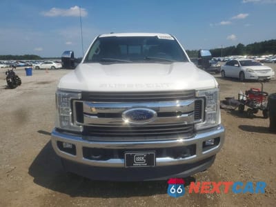 Piąte zdjęcie samochodu w środku: 2018 FORD F250 SUPER DUTY VIN:1FT7W2B61JEC74032 - miniatura