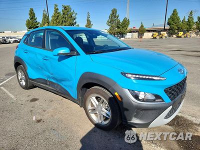 Czwarte zdjęcie samochodu z boku: 2022 HYUNDAI KONA SE VIN:KM8K22AB1NU878580 - miniatura