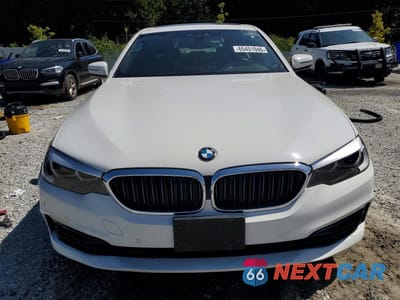 Piąte zdjęcie samochodu w środku: 2019 BMW 530E VIN:WBAJA9C58KB399127 - miniatura