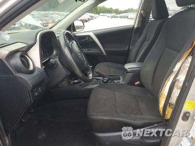 Zdjęcie 7 z 13 samochodu: 2015 TOYOTA RAV4 LE VIN:JTMBFREV0FJ013351 - miniatura
