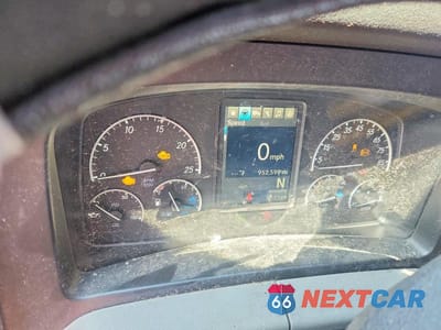 Zdjęcie 9 z 13 samochodu: 2019 FREIGHTLINER CASCADIA 126 SEMI TRUCK VIN:3AKJHHDR2KSKD1187 - miniatura