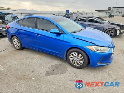 Czwarte zdjęcie samochodu z boku: 2017 HYUNDAI ELANTRA SE VIN:5NPD74LF2HH203006 - miniatura