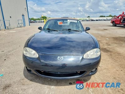 Piąte zdjęcie samochodu w środku: 2001 MAZDA MX-5 MIATA BASE VIN:JM1NB353810214157 - miniatura