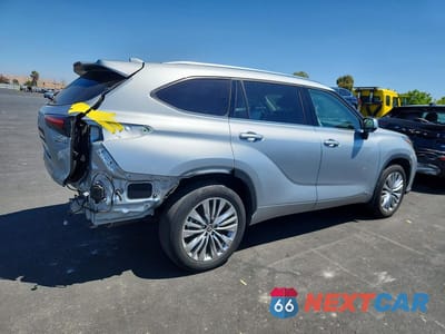 Trzecie zdjęcie samochodu z tyłu: 2024 TOYOTA HIGHLANDER HYBRID PLATINUM VIN:5TDEBRCH7RS606296 - miniatura