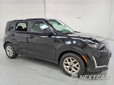 Czwarte zdjęcie samochodu z boku: 2025 KIA SOUL LX VIN:KNDJ23AU9S7954466 - miniatura