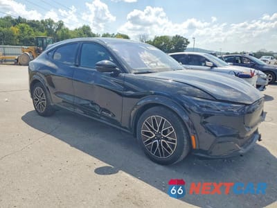 Czwarte zdjęcie samochodu z boku: 2024 FORD MUSTANG MACH-E PREMIUM VIN:3FMTK3SUXRMA11554 - miniatura