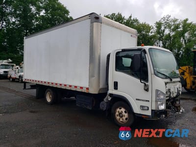 Czwarte zdjęcie samochodu z boku: 2016 ISUZU NPR HD BOX TRUCK VIN:JALC4W167G7001072 - miniatura