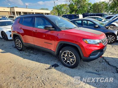 Czwarte zdjęcie samochodu z boku: 2025 JEEP COMPASS TRAILHAWK VIN:3C4NJDDN8ST581382 - miniatura
