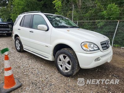 Czwarte zdjęcie samochodu z boku: 2005 MERCEDES-BENZ ML 350 VIN:4JGAB57EX5A542460 - miniatura