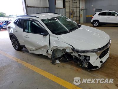 Czwarte zdjęcie samochodu z boku: 2025 CHEVROLET TRAX 1LT VIN:KL77LHEP4SC172752 - miniatura