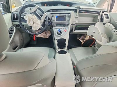 Zdjęcie 8 z 13 samochodu: 2012 TOYOTA PRIUS FOUR VIN:JTDKN3DU7C0336290 - miniatura