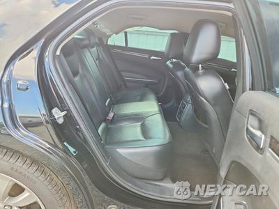 Zdjęcie 10 z 13 samochodu: 2019 CHRYSLER 300 LIMITED VIN:2C3CCAEG8KH528484 - miniatura