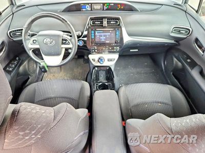 Zdjęcie 8 z 13 samochodu: 2017 TOYOTA PRIUS THREE VIN:JTDKARFU4H3537176 - miniatura