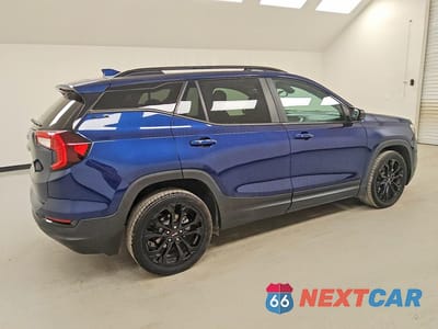 Trzecie zdjęcie samochodu z tyłu: 2022 GMC TERRAIN SLE VIN:3GKALMEV0NL269573 - miniatura