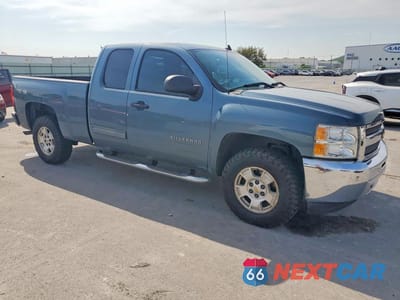 Czwarte zdjęcie samochodu z boku: 2013 CHEVROLET SILVERADO K1500 LT VIN:1GCRKSE71DZ309285 - miniatura