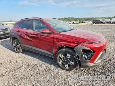 Czwarte zdjęcie samochodu z boku: 2024 HYUNDAI KONA SEL VIN:KM8HBCAB5RU081867 - miniatura