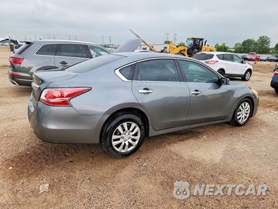 Trzecie zdjęcie samochodu z tyłu: 2014 NISSAN ALTIMA 2.5 S VIN:1N4AL3AP2EN378605 - miniatura