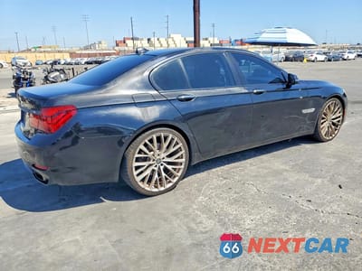 Trzecie zdjęcie samochodu z tyłu: 2013 BMW 740 I VIN:WBAYA6C54DC995183 - miniatura
