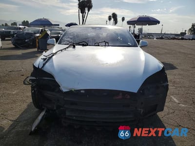 Piąte zdjęcie samochodu w środku: 2015 TESLA MODEL S P90D VIN:5YJSA1V43FF100935 - miniatura