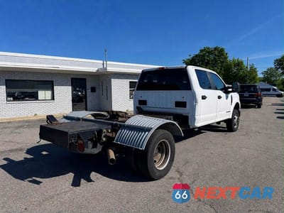 Czwarte zdjęcie samochodu z boku: 2021 FORD F350 SUPER DUTY VIN:1FD8W3HTXMEC75168 - miniatura