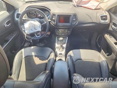 Zdjęcie 8 z 13 samochodu: 2019 JEEP COMPASS LATITUDE VIN:3C4NJDBB0KT754790 - miniatura
