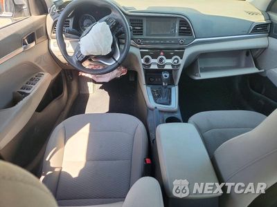 Zdjęcie 8 z 12 samochodu: 2019 HYUNDAI ELANTRA SE VIN:5NPD74LF5KH486735 - miniatura