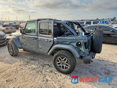 Drugie zdjęcie samochodu z przodu: 2026 JEEP WRANGLER SAHARA VIN:1C4PJXEN6TW236176 - miniatura